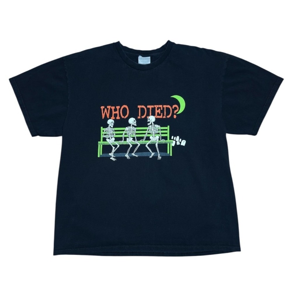 Vintage Y2K Who Died Spooky Scary Skeleton Halloween Festive Art Graphic T-shirt